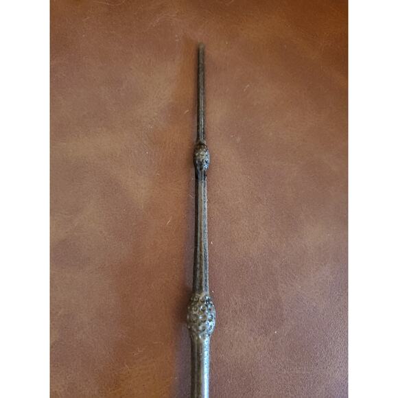 Hand Stained Elder Wand from Harry Potter - Picture 4 of 8